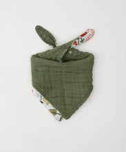 Load image into Gallery viewer, Reversible Muslin Bandana Bib - Primrose Patch